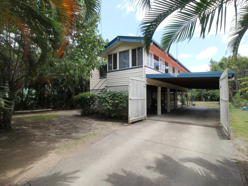 RENOVATED QUEENSLANDER Out of Known Flood !!!