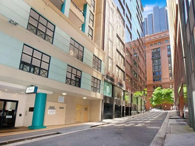 Martin Place Spacious 1 Bed with Two Balconies Apt For Sale