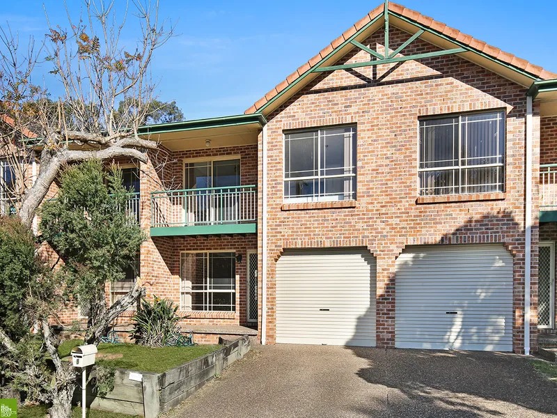 CENTRALLY LOCATED - SPACIOUS 3 BEDROOM TOWNHOUSE