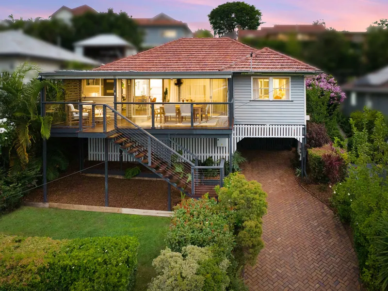 No Inspections Before 26/2/22 Chic Entertainer's retreat with city views on 536m2