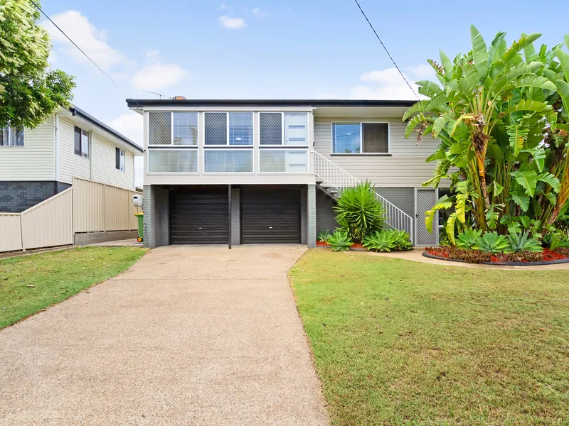 IMMACULATE DUAL-LIVING PLUS A SWIMMING POOL