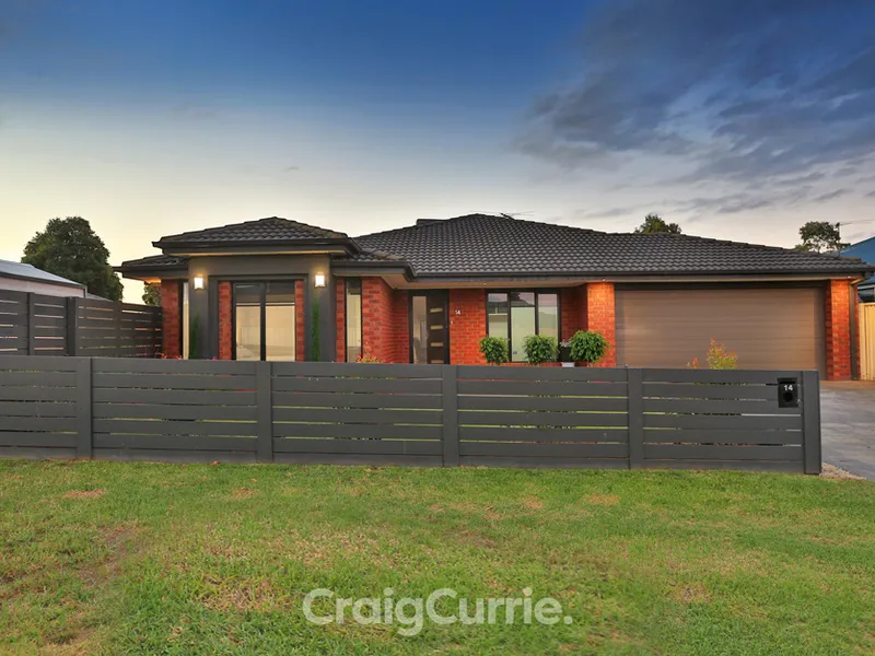 SUPER FAMILY OFFERING WITH SIDE ACCESS! 