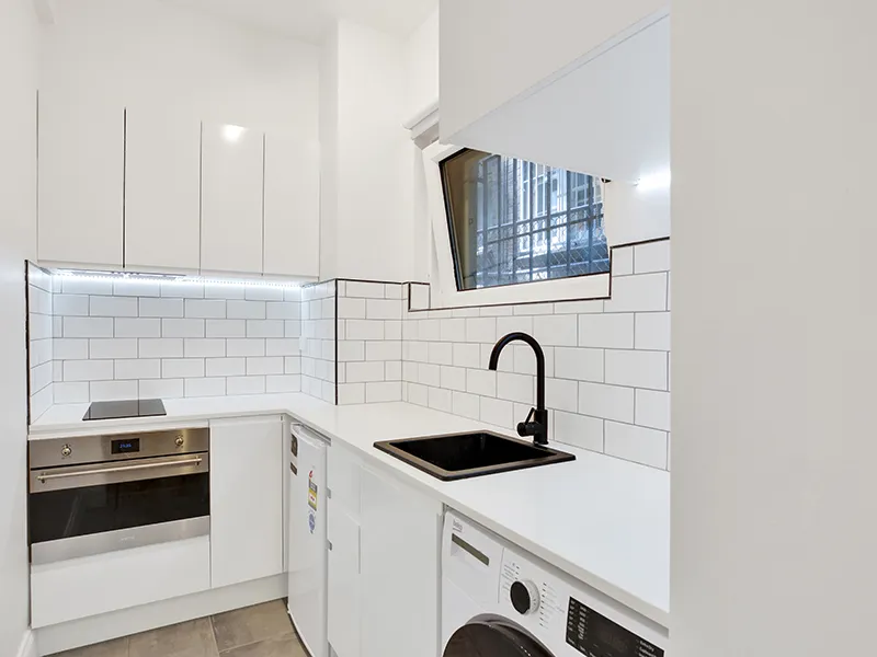 Fully refurbished harborside Art Deco studio