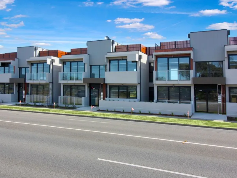 Fabulous Apartment - Sought After Beachside Location!