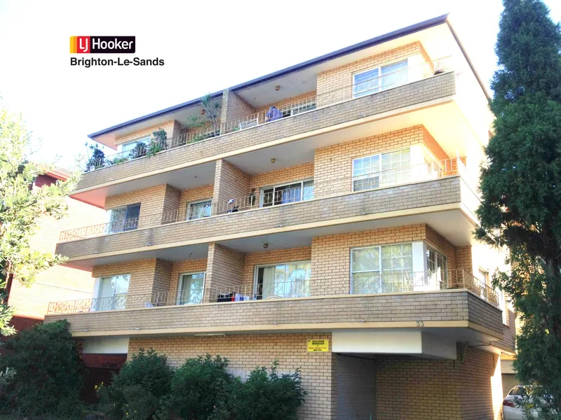 SPOTLESS 2 BEDROOM APARTMENT - CLOSE TO ALL AMENITIES.
