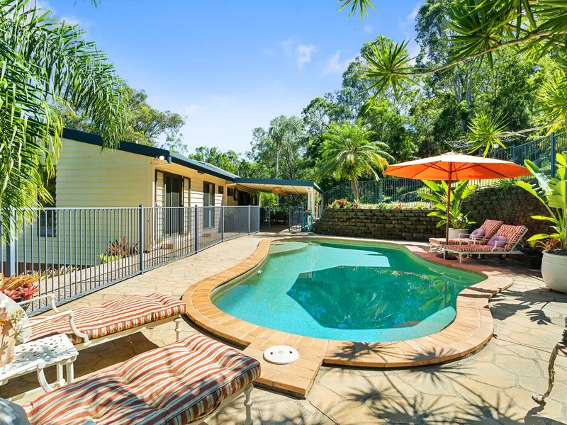 FULLY FURNISHED PEACEFUL AND PRIVATE VALLEY VIEW RETREAT - POOL AND YARD MAINTENANCE INCLUDED.