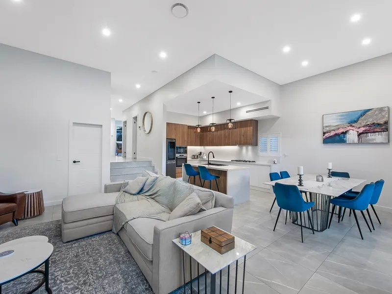 Near new designer home backing Wendy Park