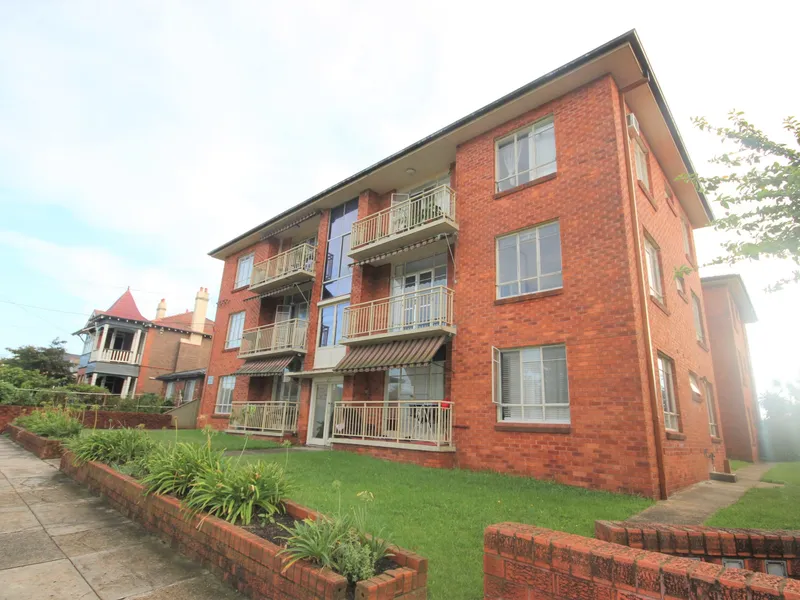 RENOVATED UNIT! GREAT LOCATION!