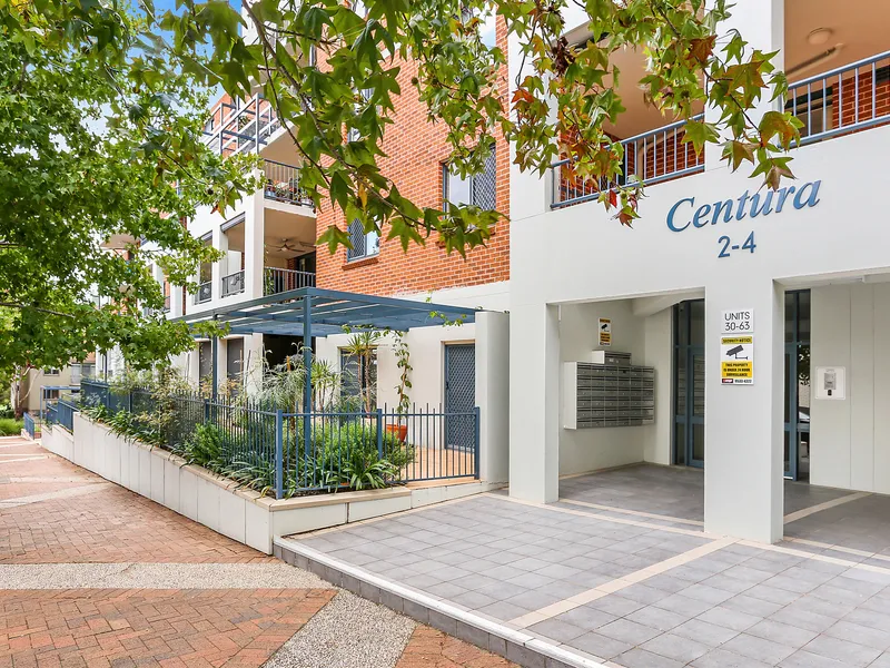 Modern ground floor apartment with courtyard