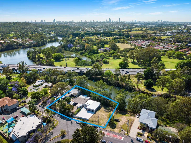 4 properties on over 1 acre of River frontage with Prime Development Potential!