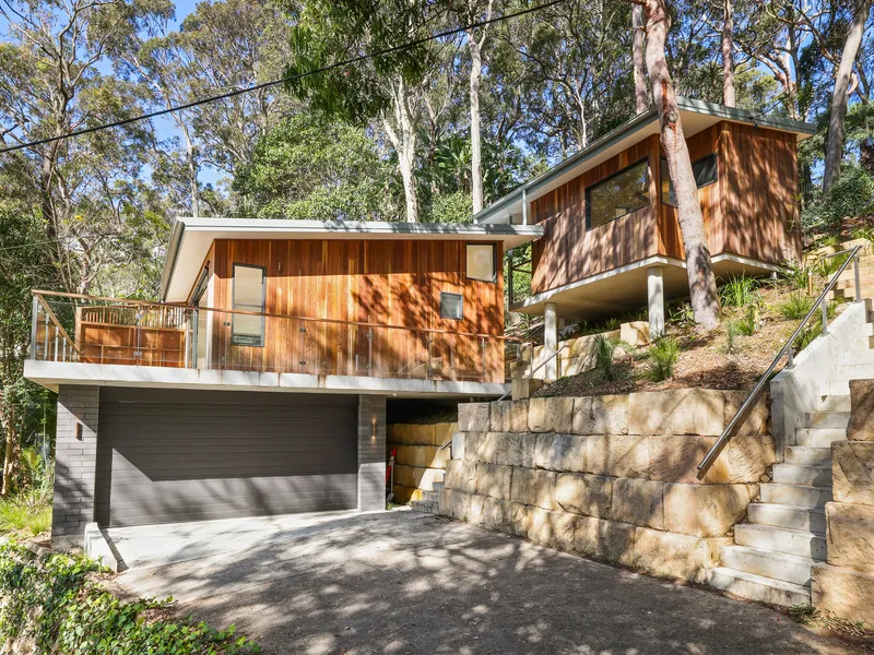 Unique and stylish three pod cabin home