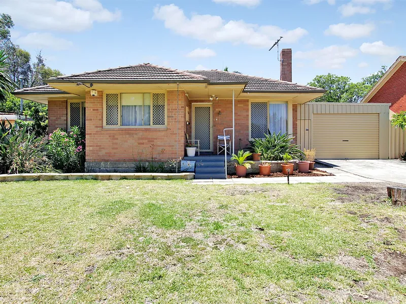 Renovated Home - Zoned R60 - Overlooking Hargreaves Park