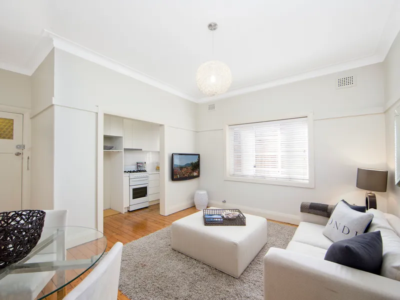 Immaculate 1 Bedroom + Study Apartment in North Bondi