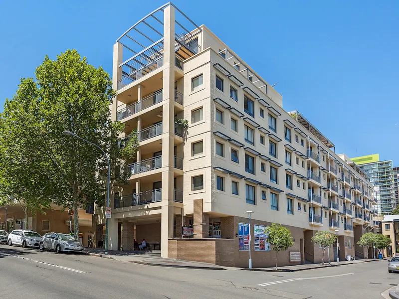 Large One Bedroom in fantastic Pyrmont location.