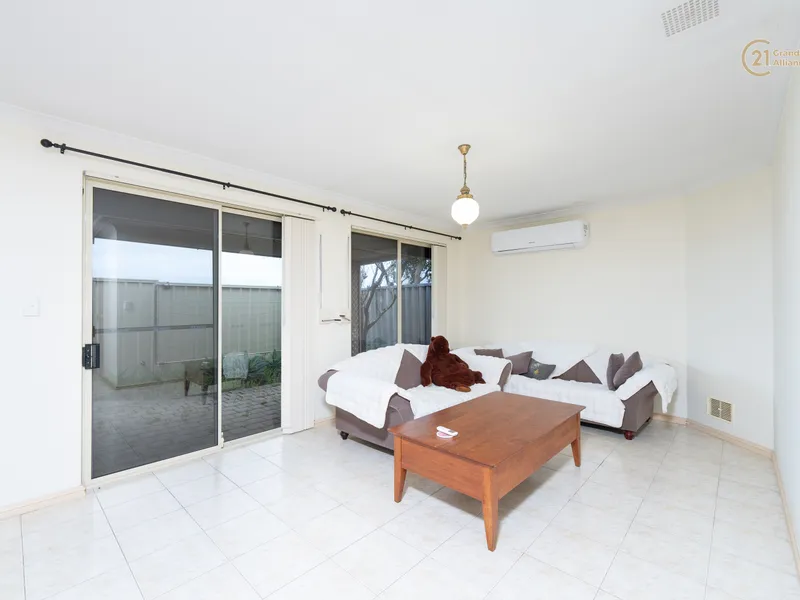 WALK TO PHOENIX SHOPPING CENTRE