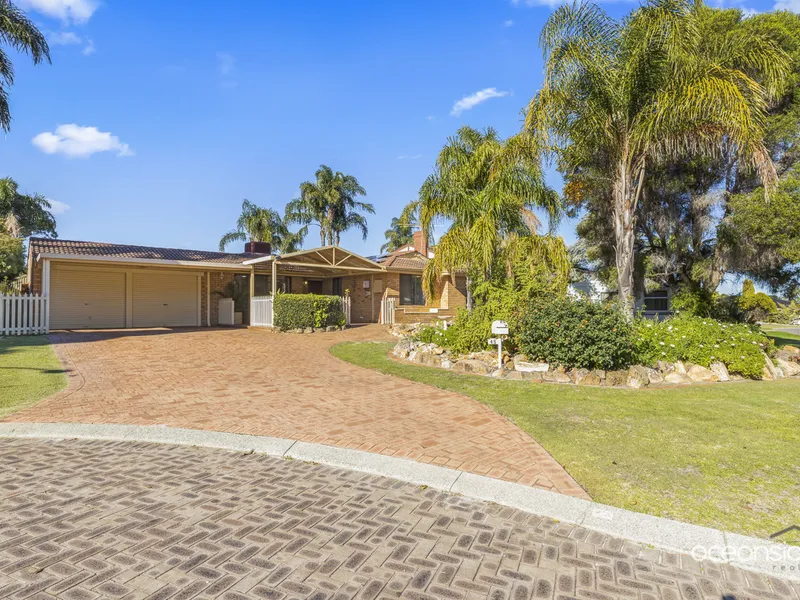 Be Quick! Don’t miss out on this Prime Lakes Location on huge 931 sqm block!