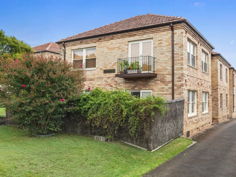 Light Filled Apartment in a Great Location