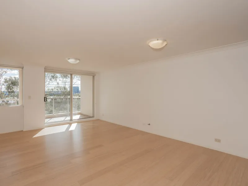 Spacious 2-bed Apartment Nestled with floorboard throughout