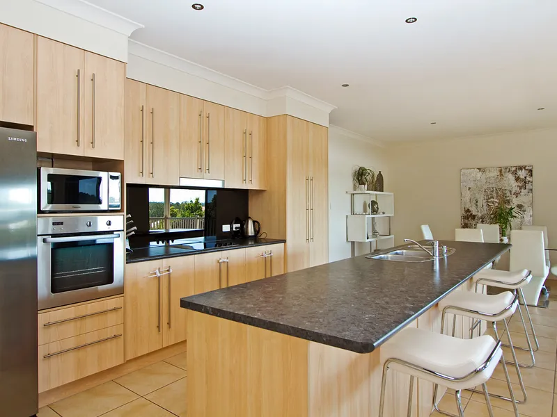 Stunning Home, 4 Bedrooms + Study, Over looking Golf Course