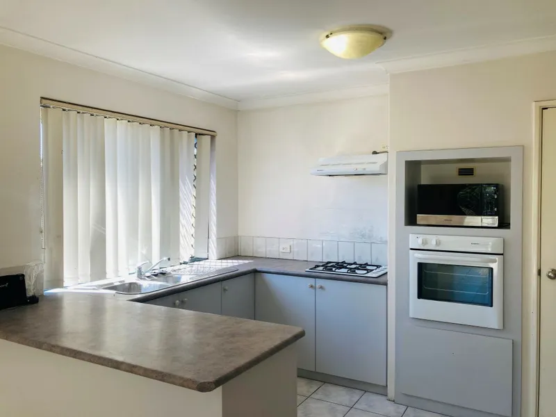 SUPERB LOCATION WITHIN WALKING DISTANCE TO CURTIN UNIVERSITY - P/FURNISHED