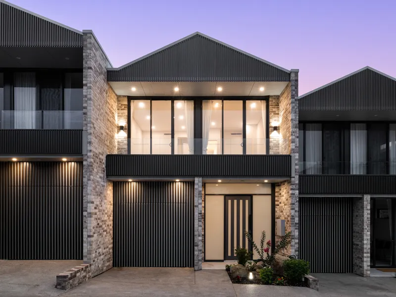 New 'Riverside' luxury home in serene setting with direct access to golf course, river, and parklands