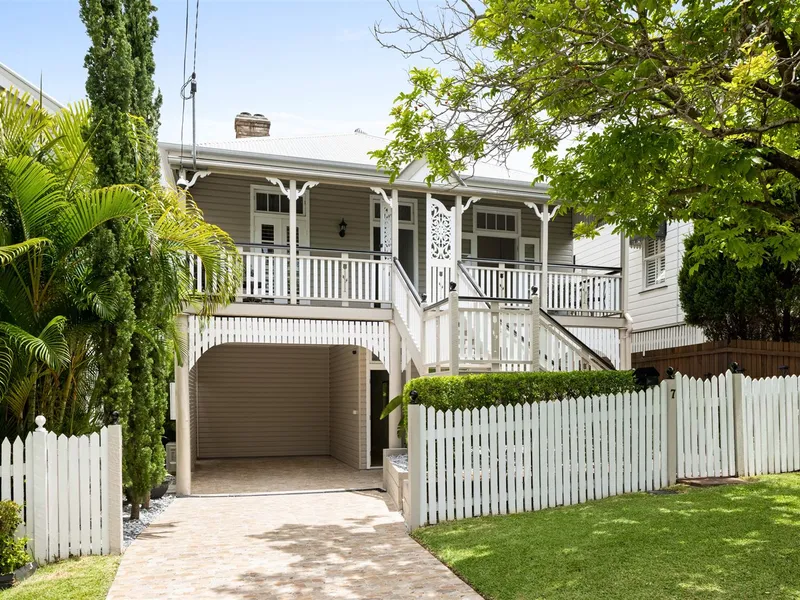 Beautiful Queenslander with dual living