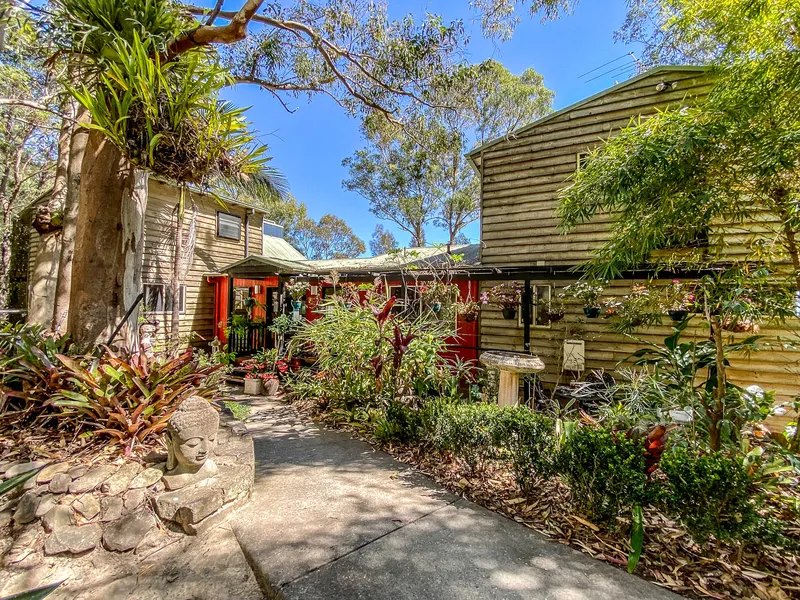 Huge Family Home with Mountain Views - Income Potential