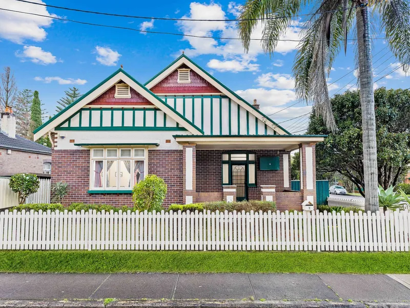 Exuding charm and warmth in a highly sought-after pocket