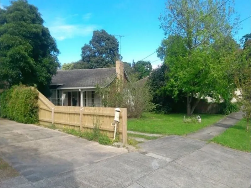 A FAMILY HOME CLOSE TO SCHOOLS, SHORT DRIVE DISTANCE TO SHOPPING CENTERS IS HERE FOR LEASE