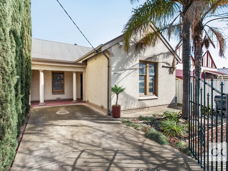 Versatile gem with rear access