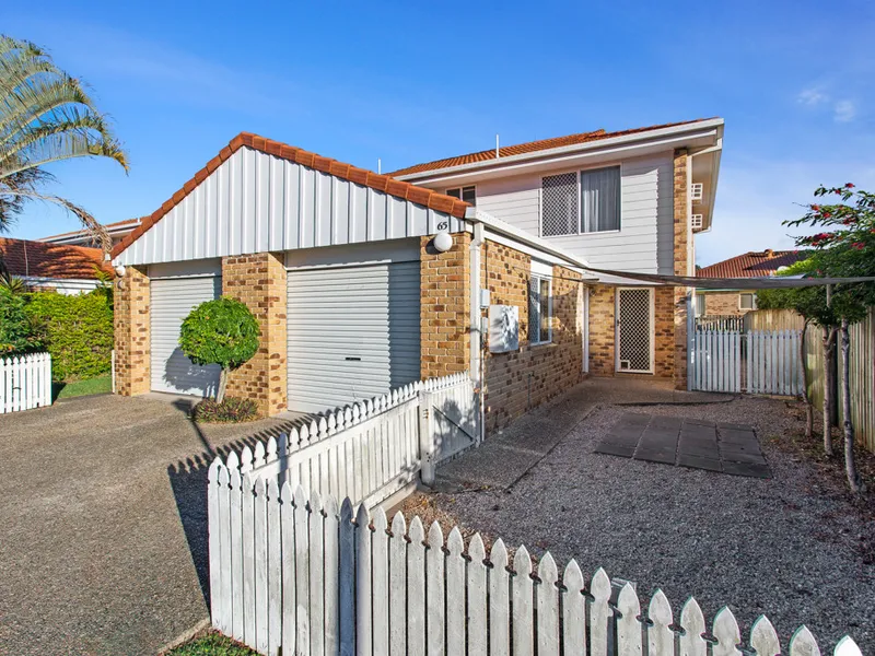 RENOVATED TOWNHOUSE - READU FOR YOU . . .