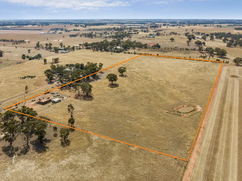 *UNDER OFFER!*