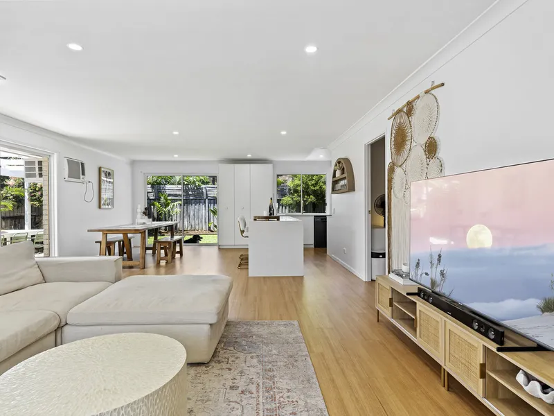 Discover Tranquil Living in Burleigh Waters