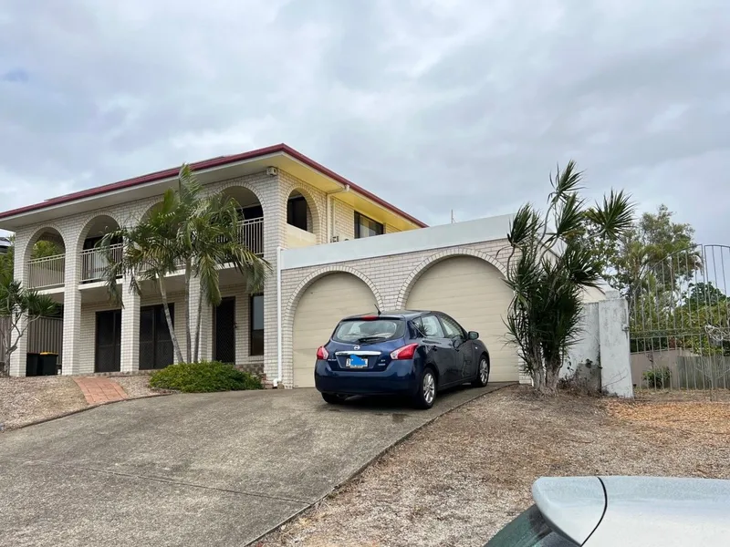 SOLAR SYSTEM SPACIOUS HOME, DUAL LIVING DOUBLE KITCHEN, STUNNING LOCATION,LARGE BLOCK