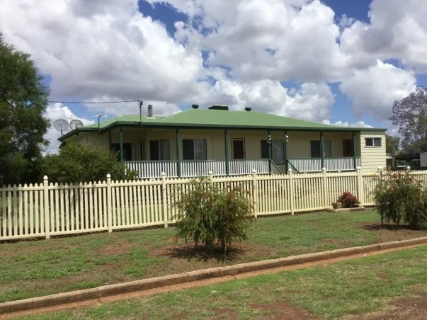 Large Family Home with lots of extras!!