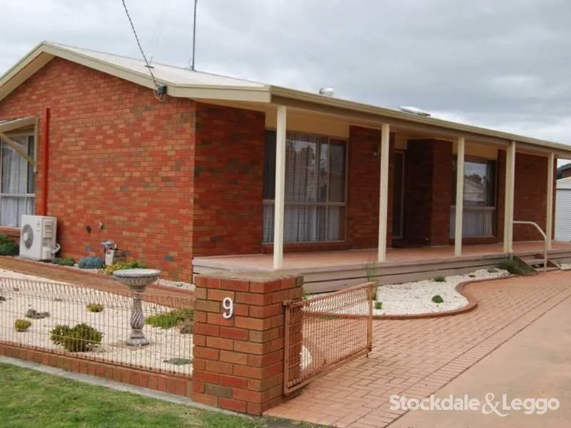 Central location and neat as a pin!