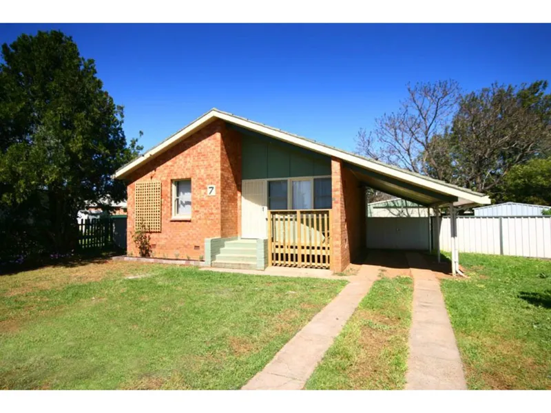 THREE BEDROOM HOME WITH DOUBLE LOCK UP GARAGE