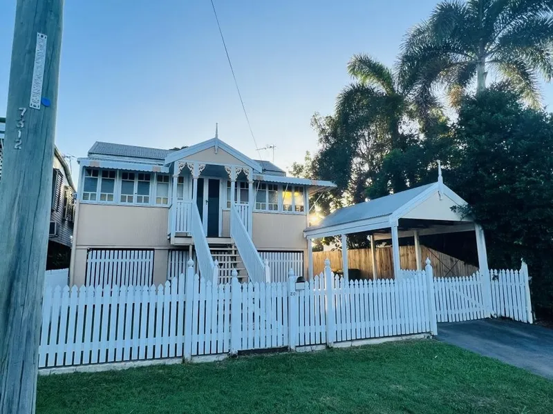 Central City Cottage With Castle Hill Views!