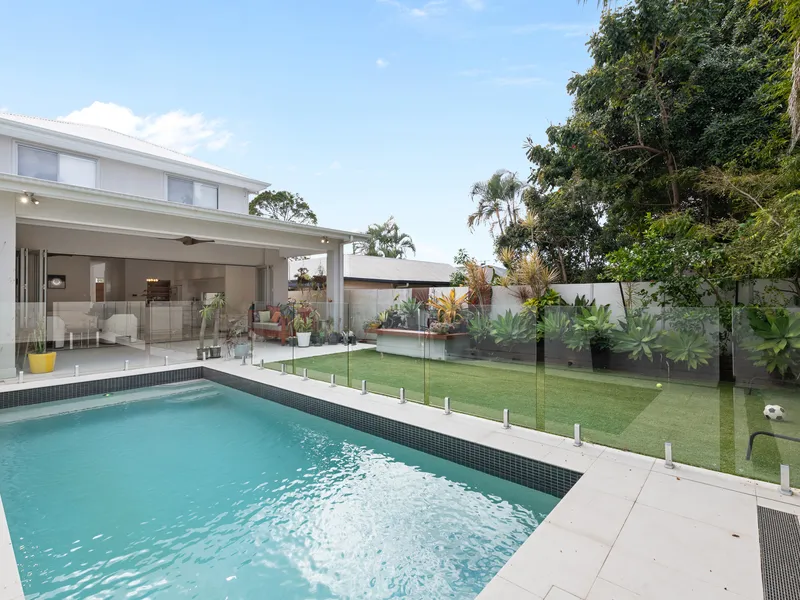 Large Exuctive home, with oversized master walk-in Robe