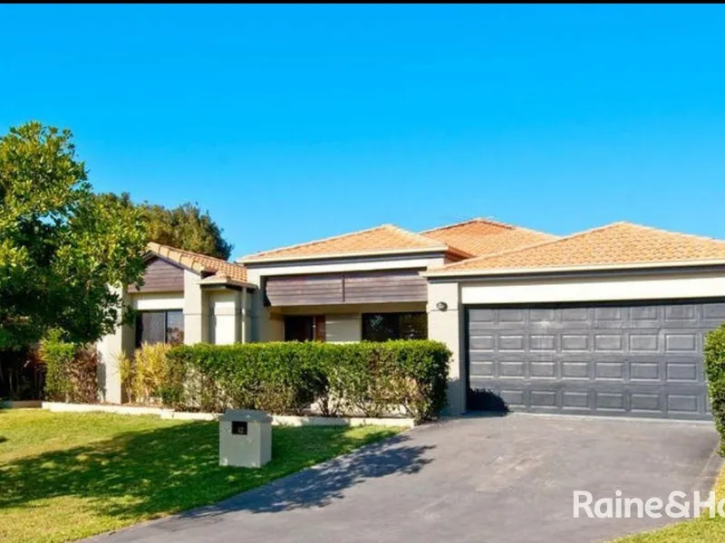 Massive Family Home with Sauna & Home Office Area - Mansfield School Catchment