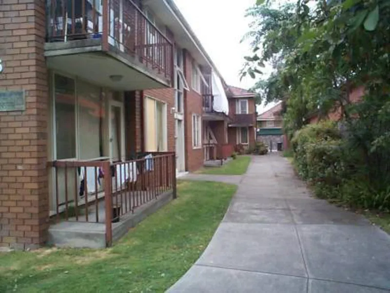 BIG GROUND FLOOR APARTMENT with SPLIT SYSTEM