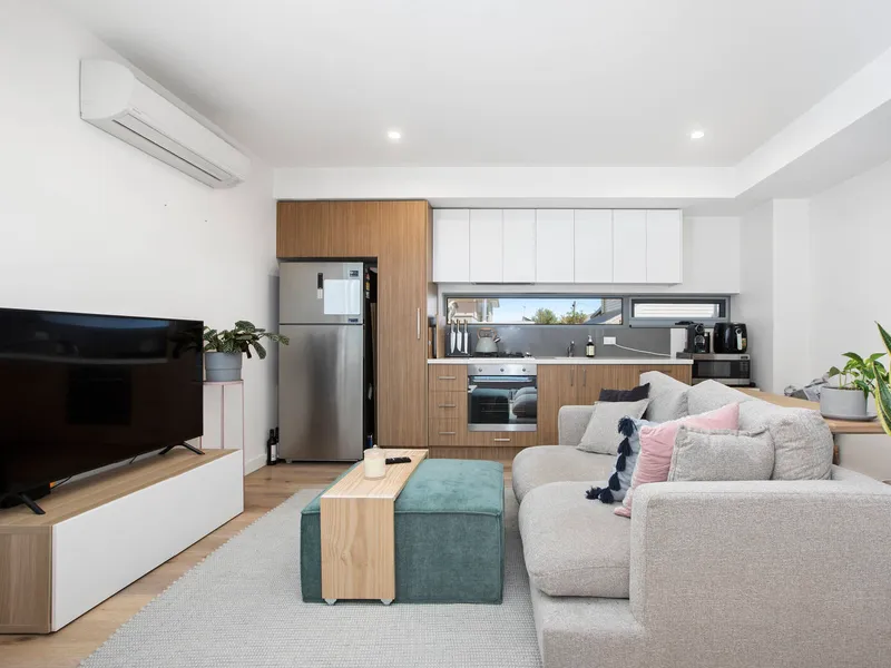 Beachside Apartment with Communal Roof Top
