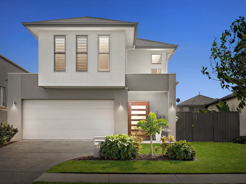 DESIGNER RESIDENCE IN PREMIER WATERSIDE LOCALE WITH SIDE ACCESS!