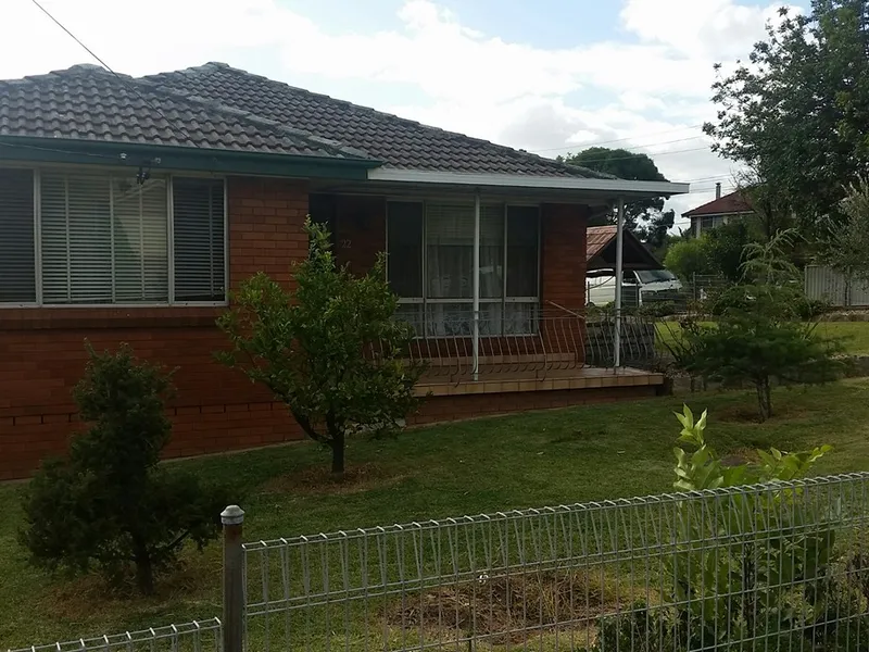 CLOSE TO SCHOOLS AND PUBLIC TRANSPORT