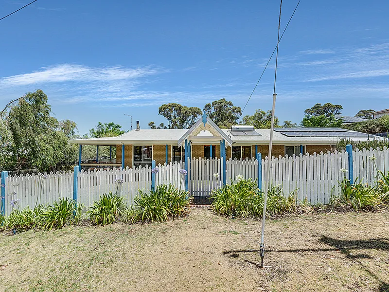 Character, Class & Charm Nestled Between The Ocean & Estuary