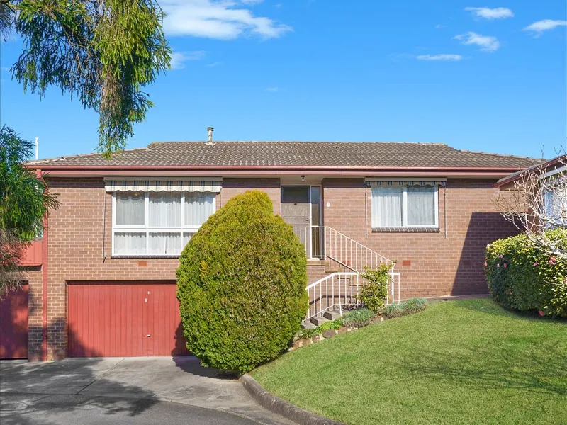 Prime Mount Waverley Living: A Welcoming 3-Bedroom Unit