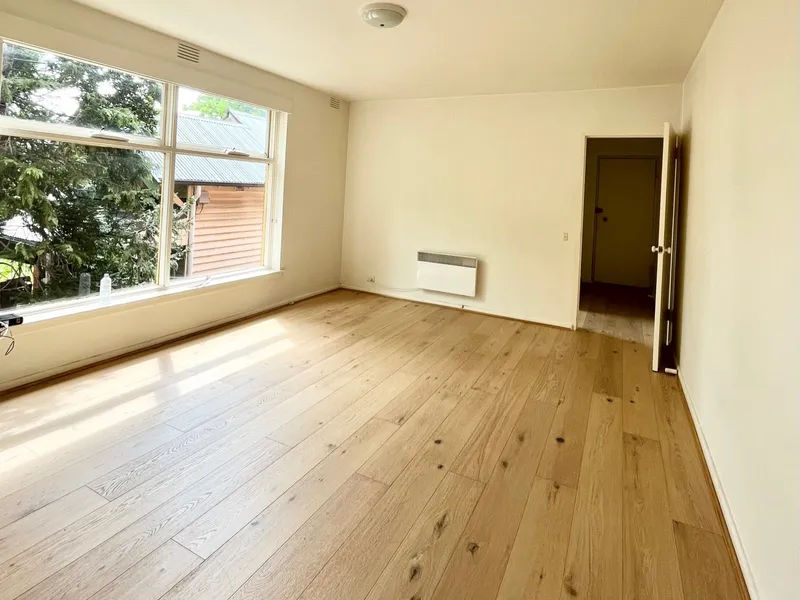 SPACIOUS TWO BEDROOM APARTMENT WITH BRAND NEW FLOORING!