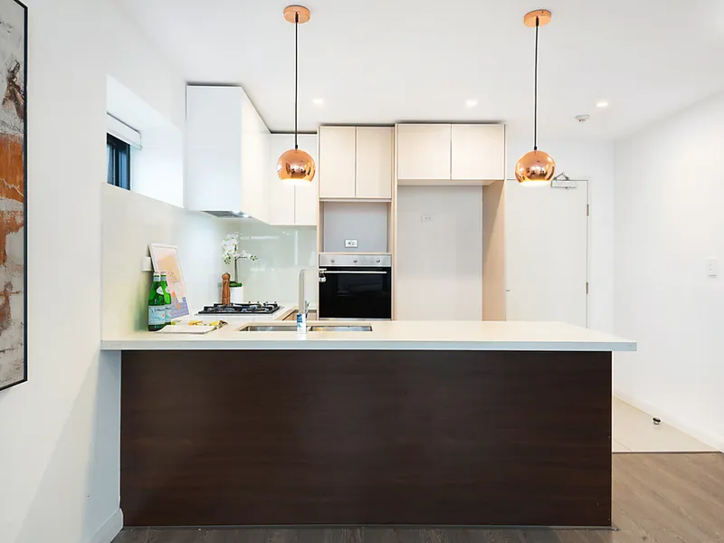Modern North Facing Apartment with Private Oversized Study