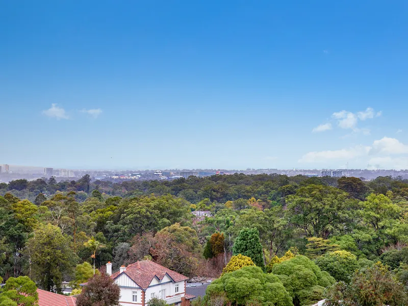 Penthouse with Panoramic Views, Walk Rail