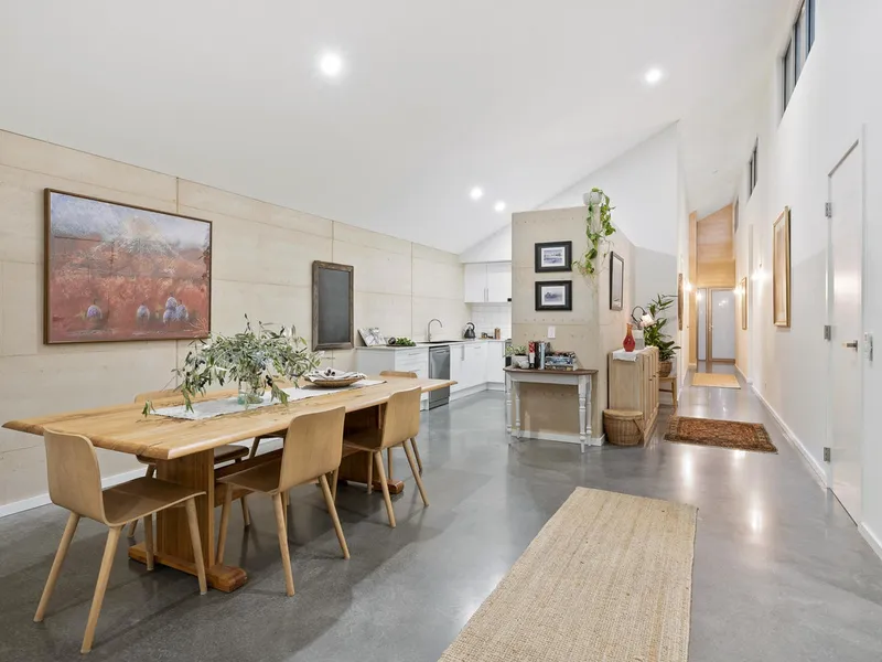 SOLAR PASSIVE RAMMED EARTH STUNNER